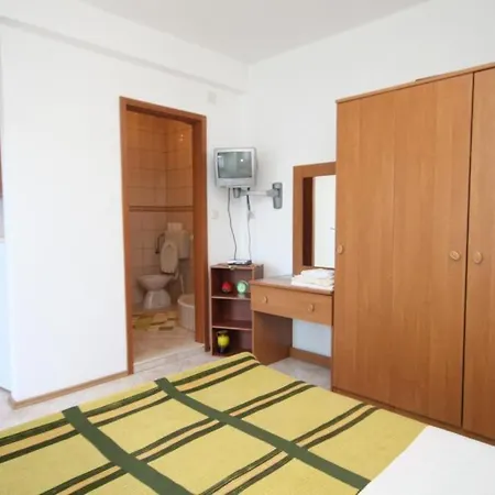 By The Sea Zaklopatica, - 8393 *