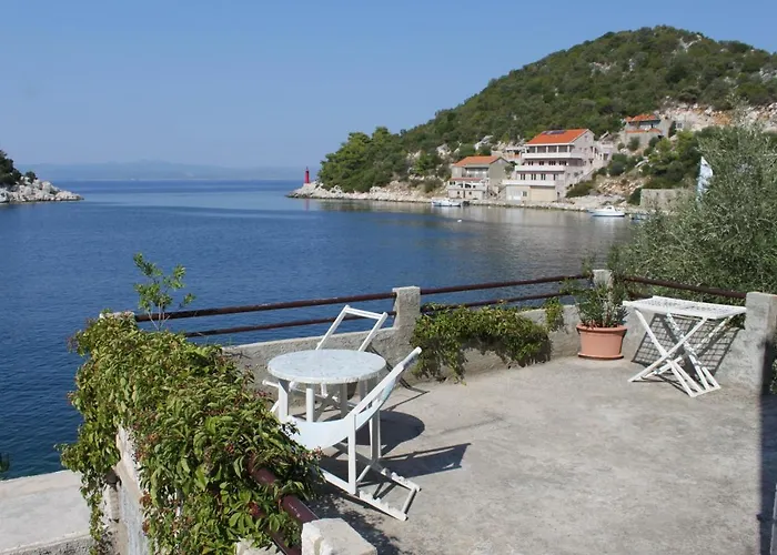 By The Sea Zaklopatica, - 8393 * Lastovo