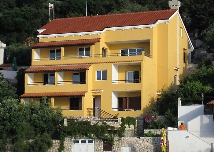 By The Sea Zaklopatica, - 8393 *