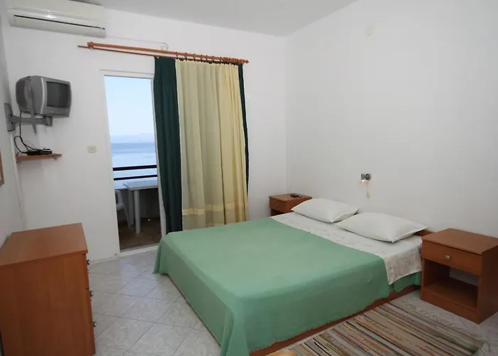 By The Sea Zaklopatica, - 8393 *